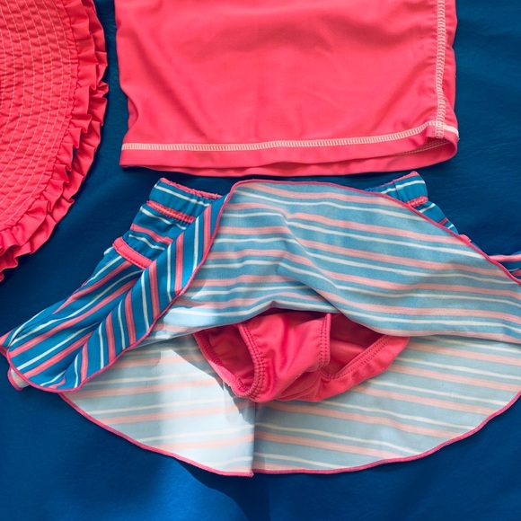 Rashguard set with sun hat. - Picture 2 of 5